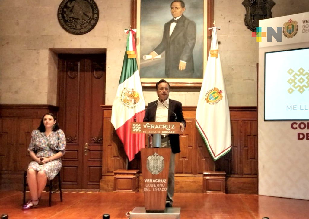 Anuncia gobernador aumento de 10 por ciento para maestros de Veracruz